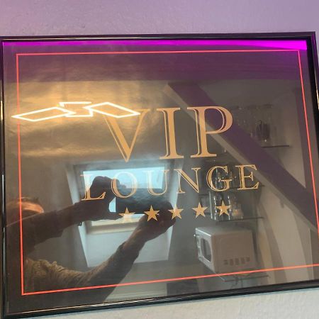 Best-Preis -Vip Lounge- Mit Netflix, Self-Check-In, Ebike Ladestation, Fahrradraum, Wlan Und Netflix - Direkt Am Elberadweg Im Herzen Von Wittenberge Buitenkant foto