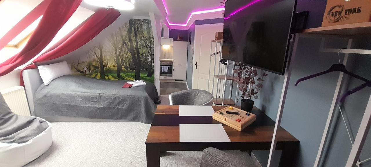 Best-Preis -Vip Lounge- Mit Netflix, Self-Check-In, Ebike Ladestation, Fahrradraum, Wlan Und Netflix - Direkt Am Elberadweg Im Herzen Von Wittenberge Buitenkant foto