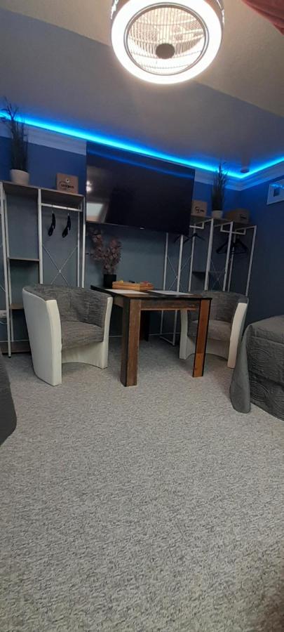 Best-Preis -Vip Lounge- Mit Netflix, Self-Check-In, Ebike Ladestation, Fahrradraum, Wlan Und Netflix - Direkt Am Elberadweg Im Herzen Von Wittenberge Buitenkant foto