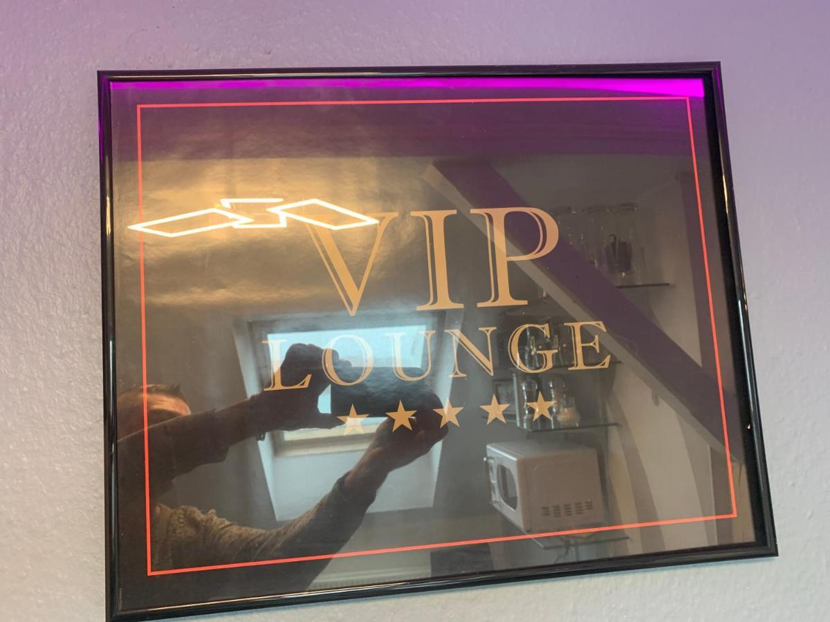 Best-Preis -Vip Lounge- Mit Netflix, Self-Check-In, Ebike Ladestation, Fahrradraum, Wlan Und Netflix - Direkt Am Elberadweg Im Herzen Von Wittenberge Buitenkant foto